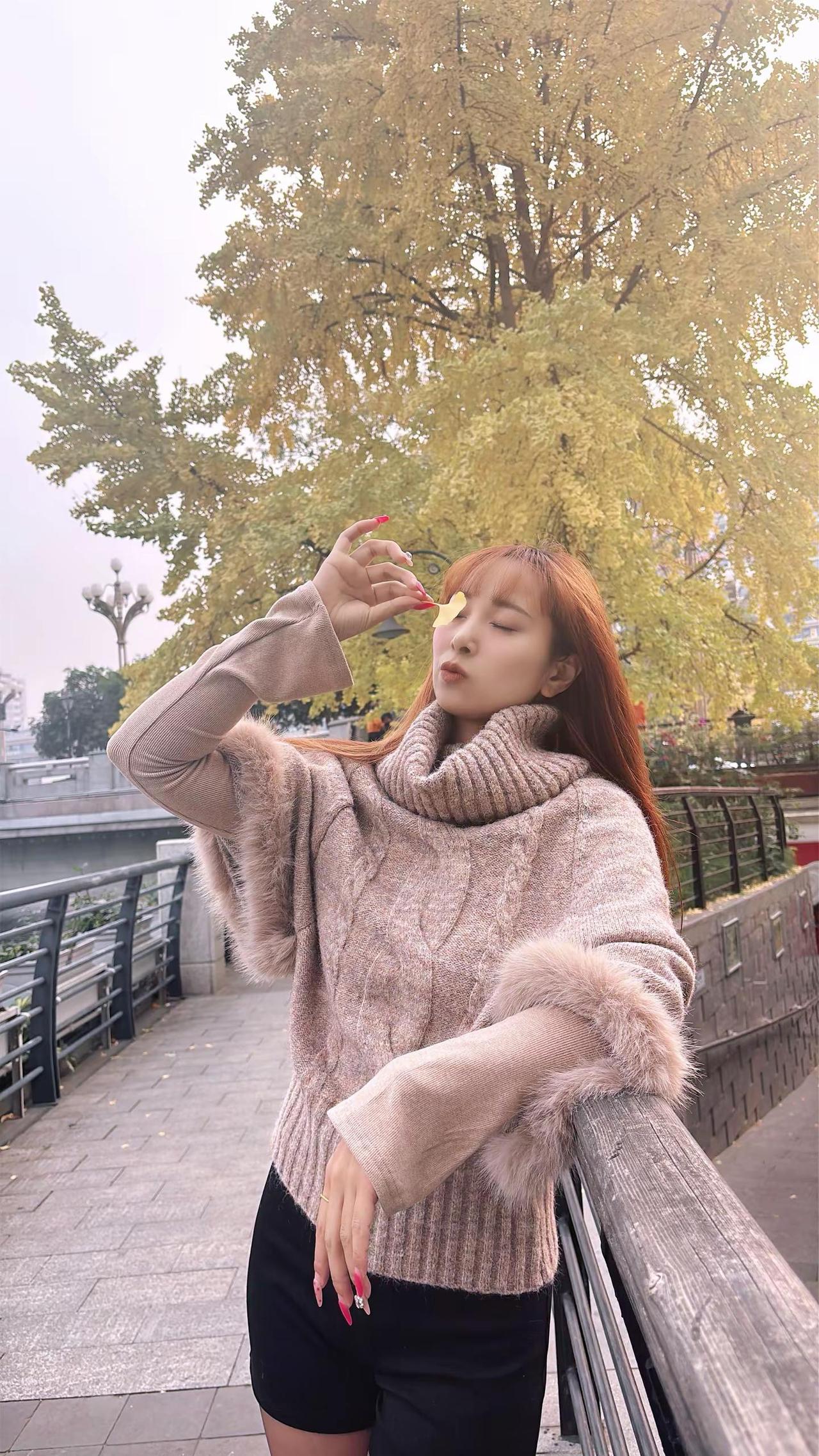 日子怎么可能和谁过都一样呢，有人希望你温柔懂事，但有人只希望你开心快乐就好。其实