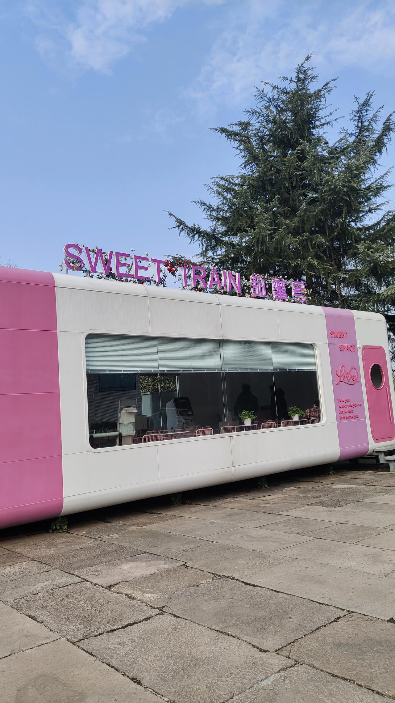 我的天啊！西溪湿地竟然有婚姻登记处，还是一条龙服务！下次有活动来凑个热闹，嘻嘻！