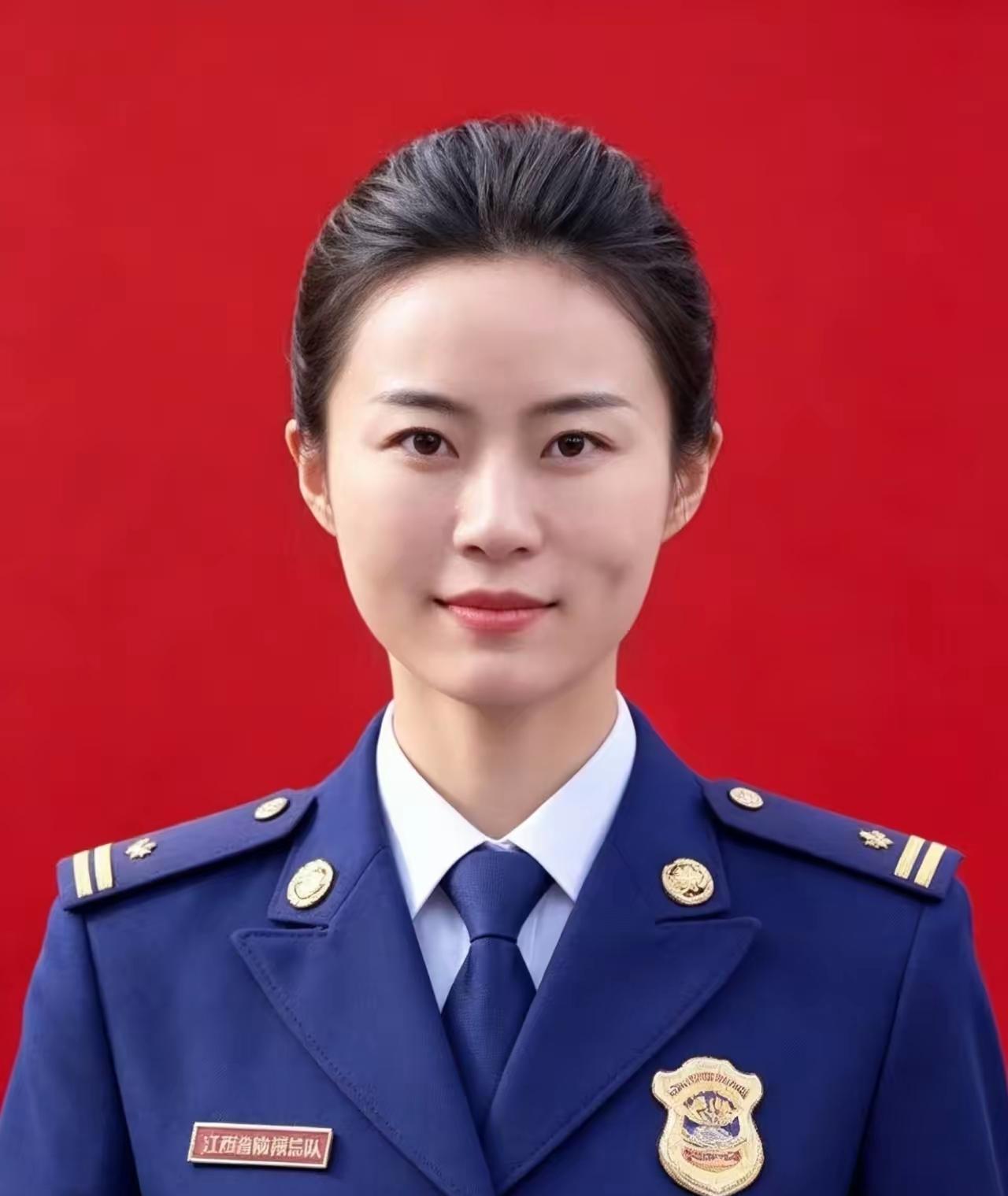 邓雨欣，女，汉族，1989年11月出生，中共党员，2013年毕业于中国人民警察大