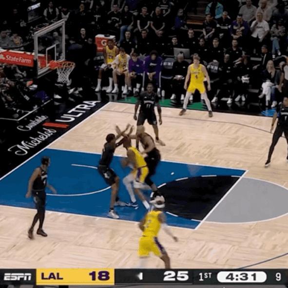 艾顿这球可以，一打二 ​​​