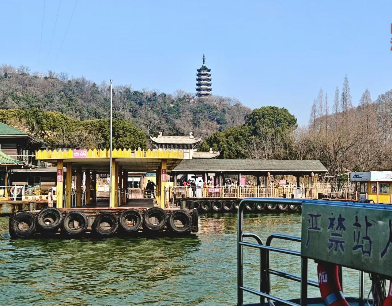 人生这趟路，适合自己才最好
 
人这一辈子，走着走着就想通了：啥成功、啥幸福，都