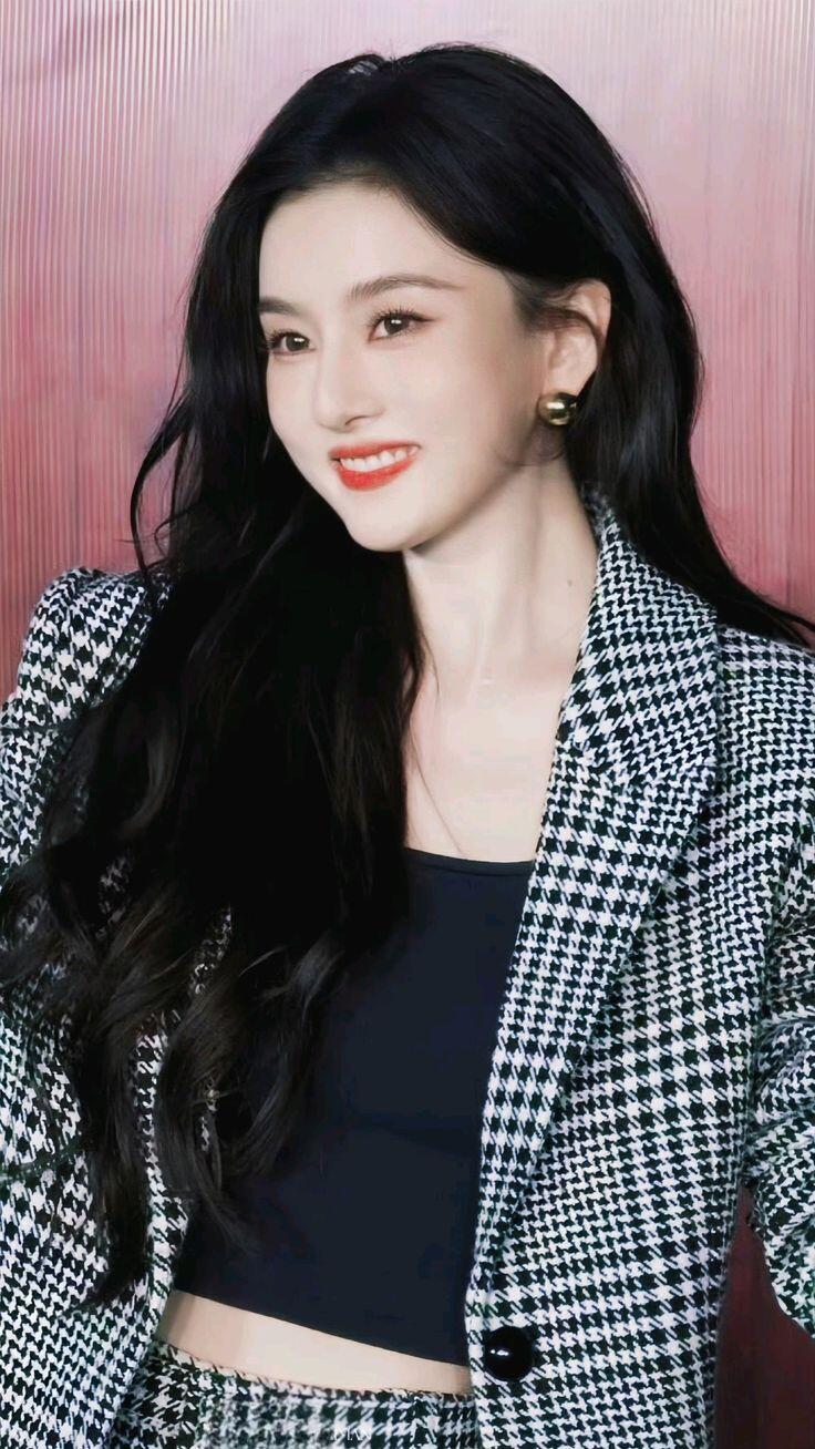 🌸宋祖儿 | 演艺路上的璀璨星辰她就像娱乐圈里的一颗闪耀明星，一路散发着独特光