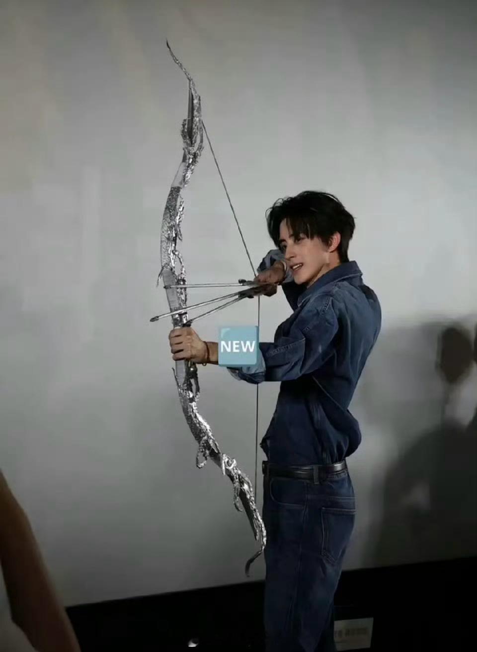 敖瑞鹏、李昀锐同款剧宣造型，都选择了丹宁牛仔套装，这么有默契的吗