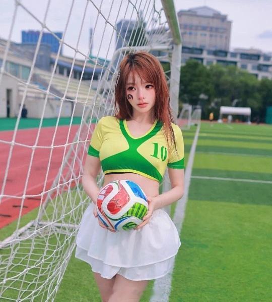 今晚势必要拿下这场翻身仗，让我们一起看谁能先爆！周四025 世界杯 捷克VS南非