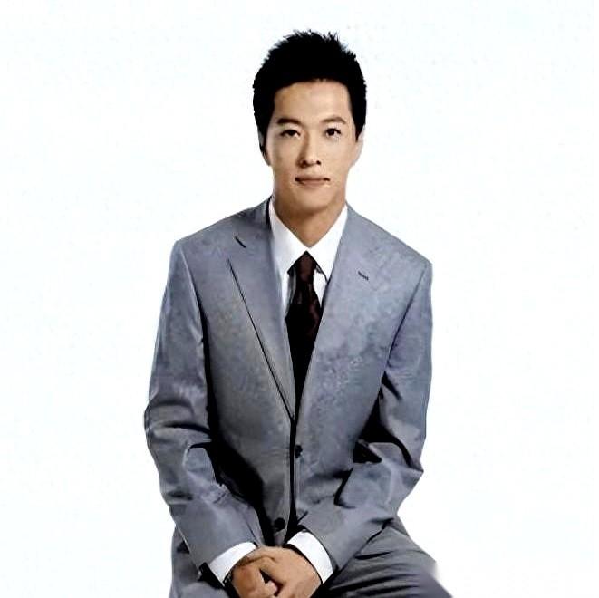 那个每天早上七点，在《朝闻天下》里对你温和说“早上好”的男人，顾国宁，没了。
四