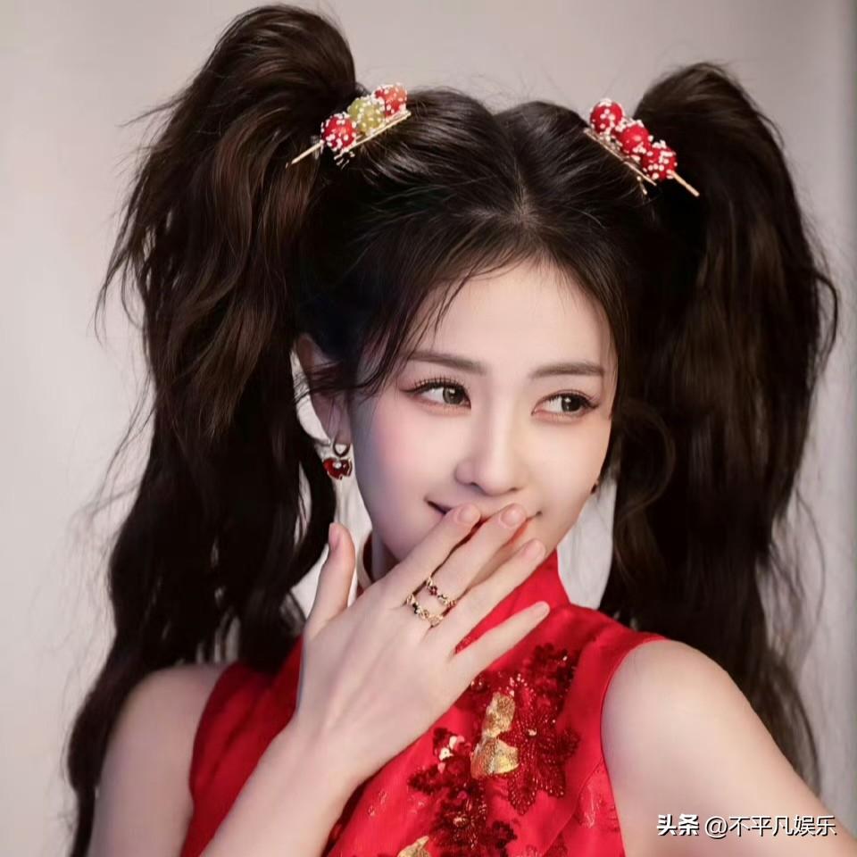 若白鹿来COS安琪拉，那画面必然令人期待。安琪拉作为王者荣耀中人气颇高的小萝莉英