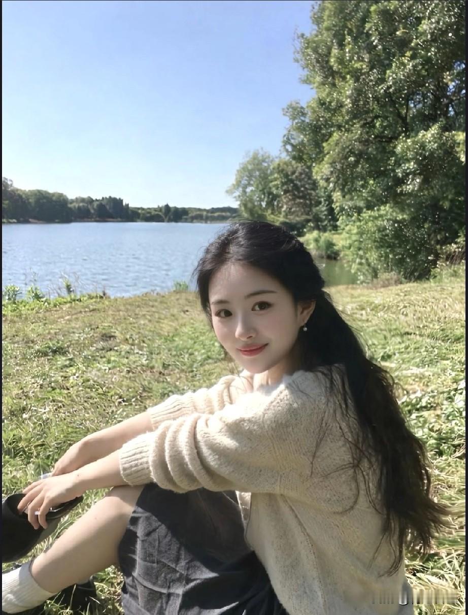 刚在厕所刷完这条热搜，我低头一看——手里的彩票，好像全中了。

别急，先让我确认