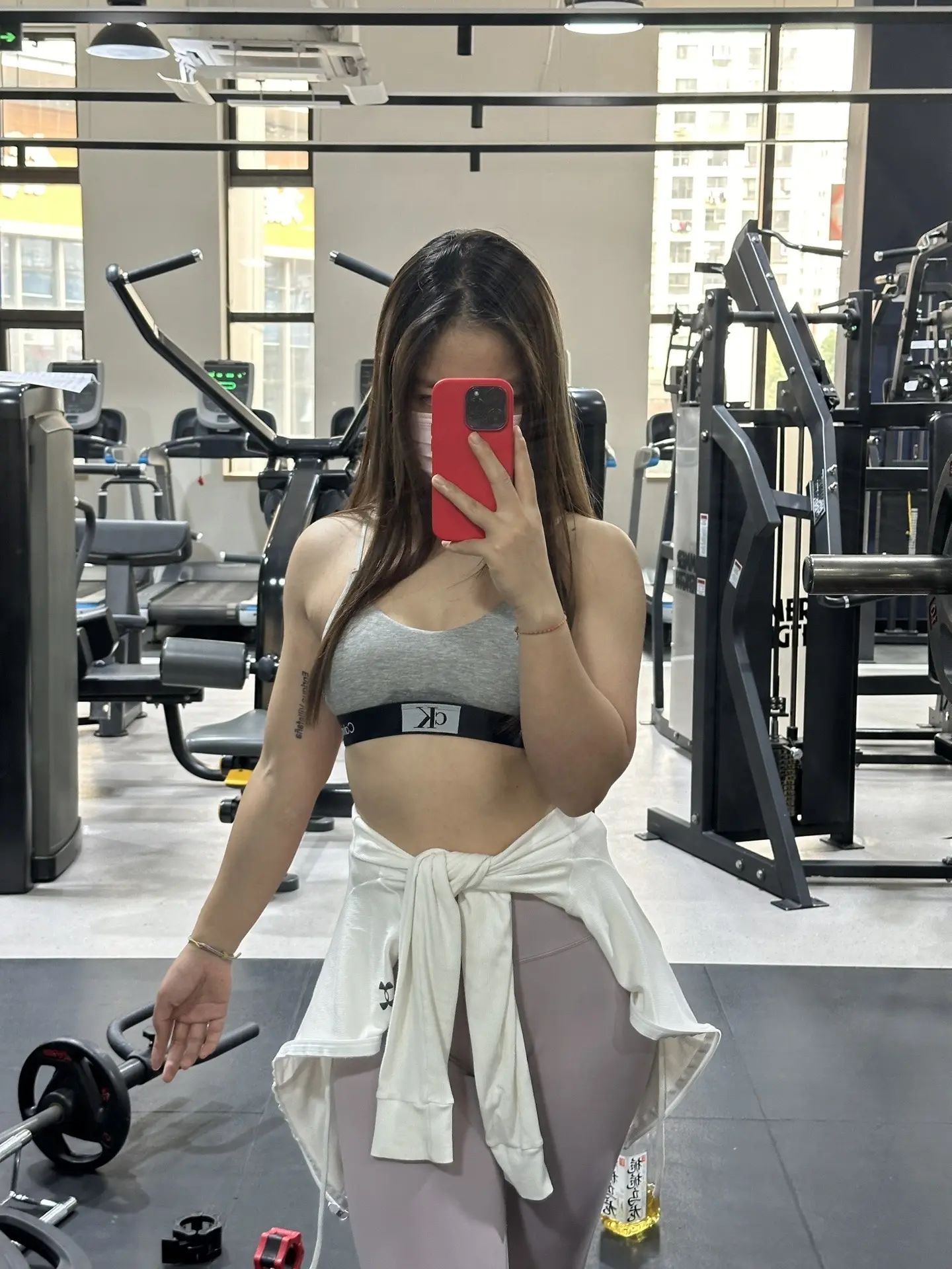 今天练肩。顺便欣赏一下我的纹身fitness