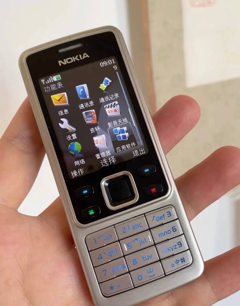 买过最不会吃灰的电子产品那肯定是手机呀每天24小时开机屏幕使用时间日均10小时以