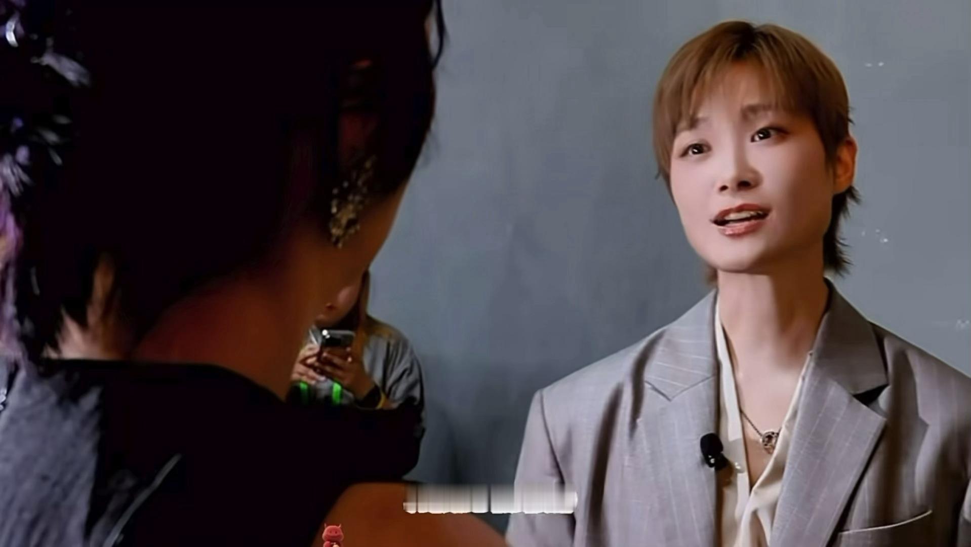 现在怀疑八月还没有某葱演唱会城市传出的原因如图所示。（顺便看看此女最近给自己安排