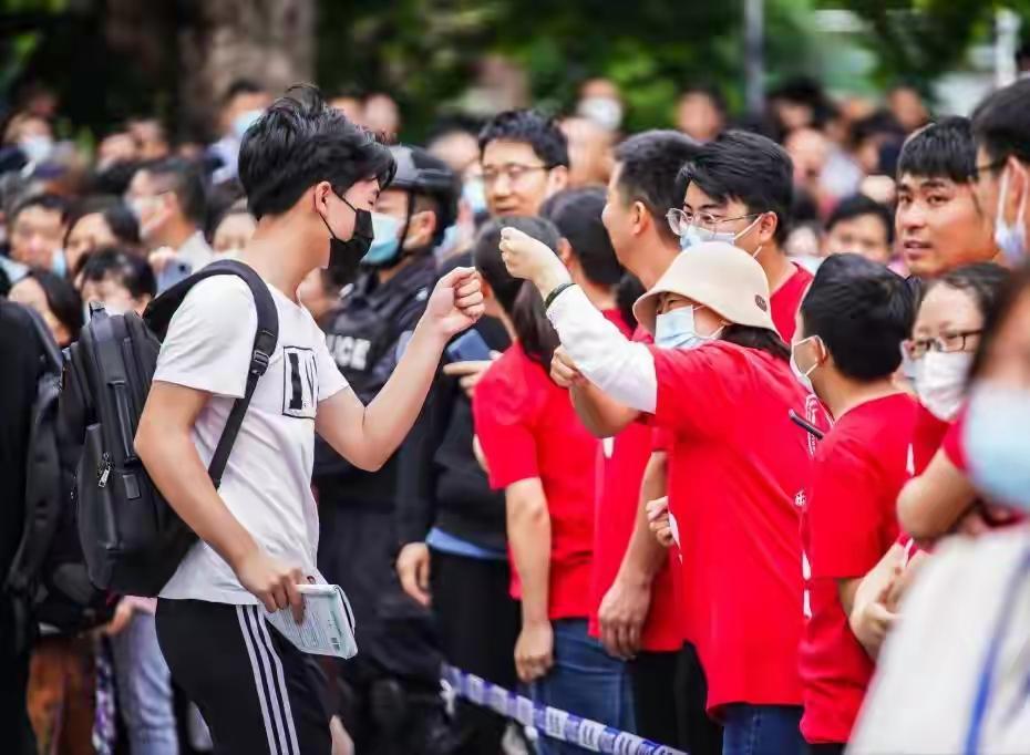数十所大学今年扩招背后到底为啥 数十所大学今年扩招，背后原因可不止一个。从大环境