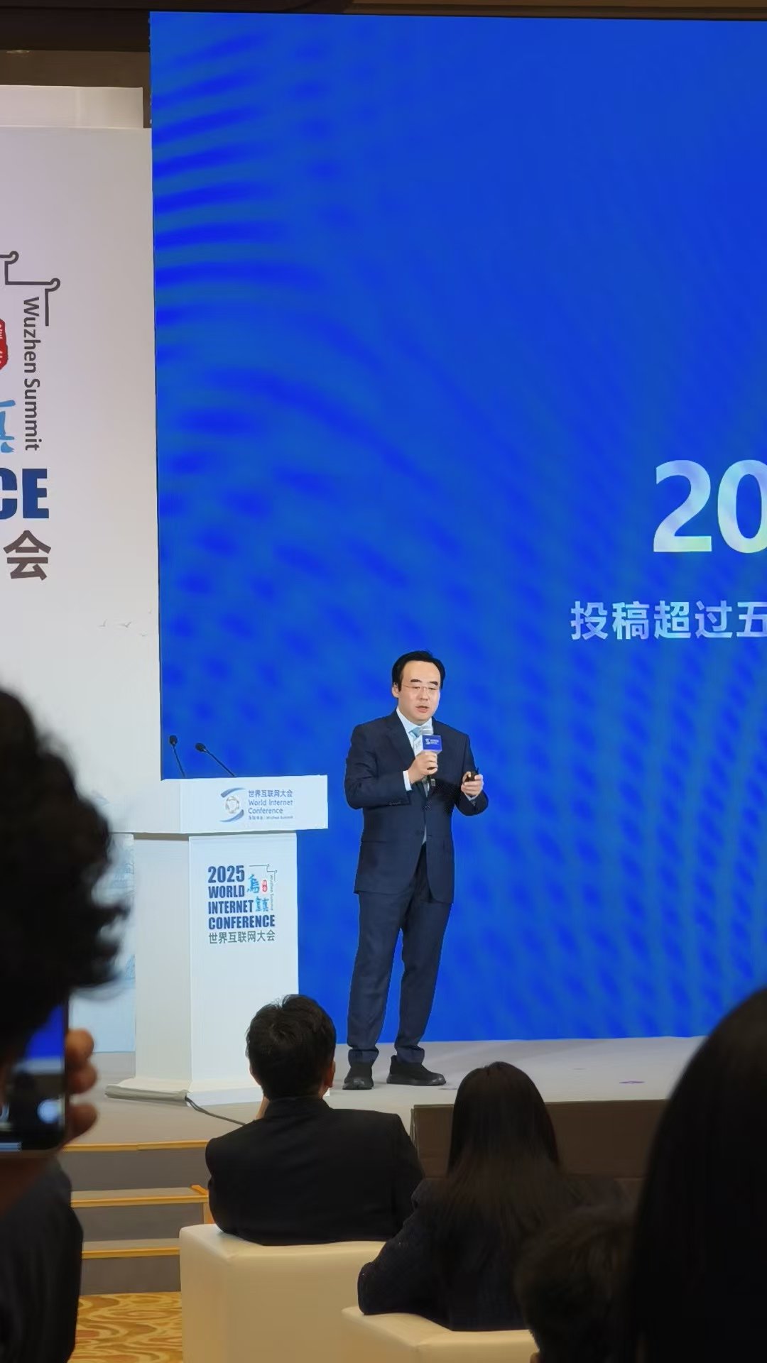 【陈睿称曹雪芹写红楼梦不为挣稿费陈睿回应B站如何做好优质内容 | 直击乌镇】20