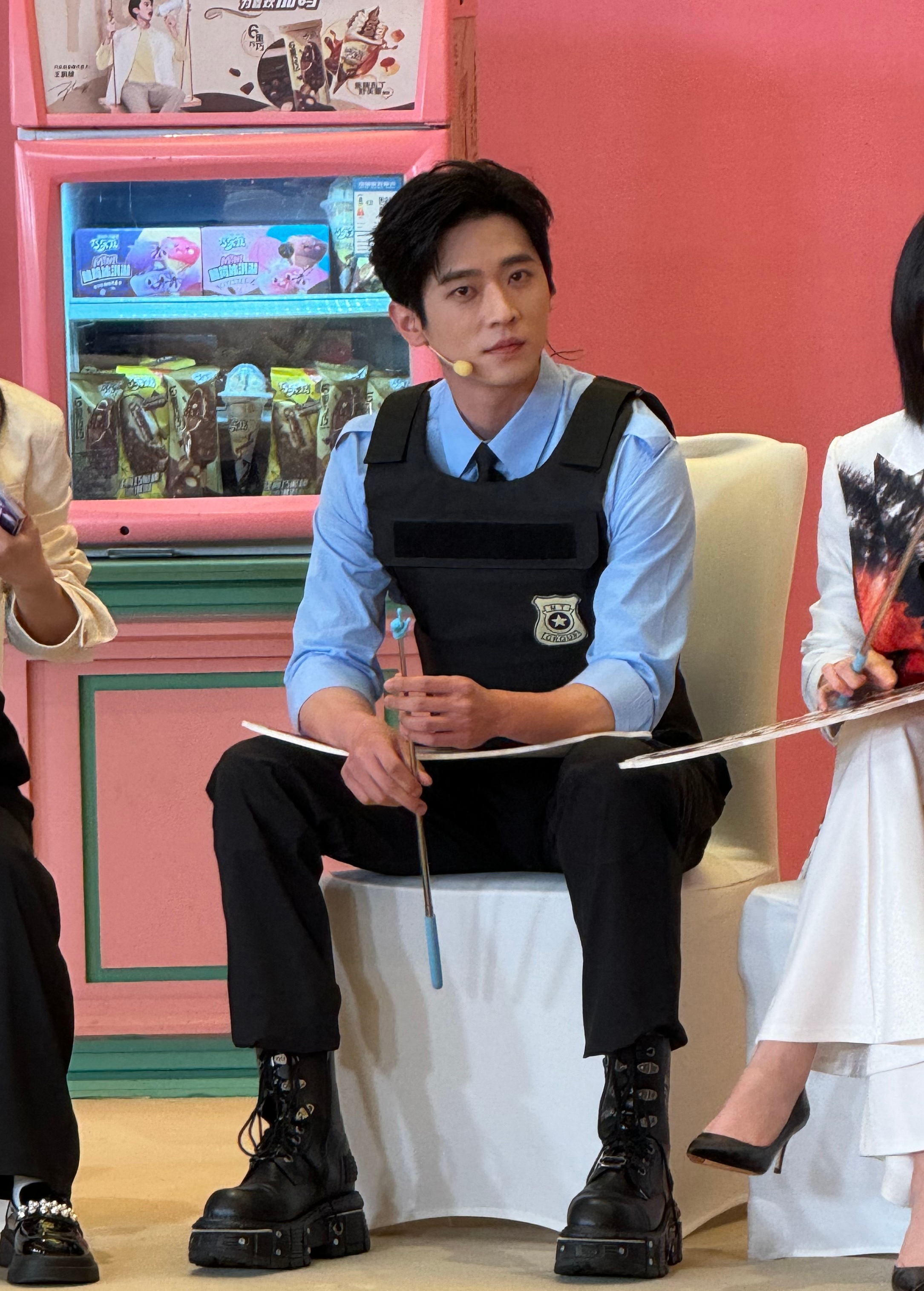 #丞磊阿sir制服造型#太吃丞磊的五官和身材了，狠狠get！第一次看他的戏就被他