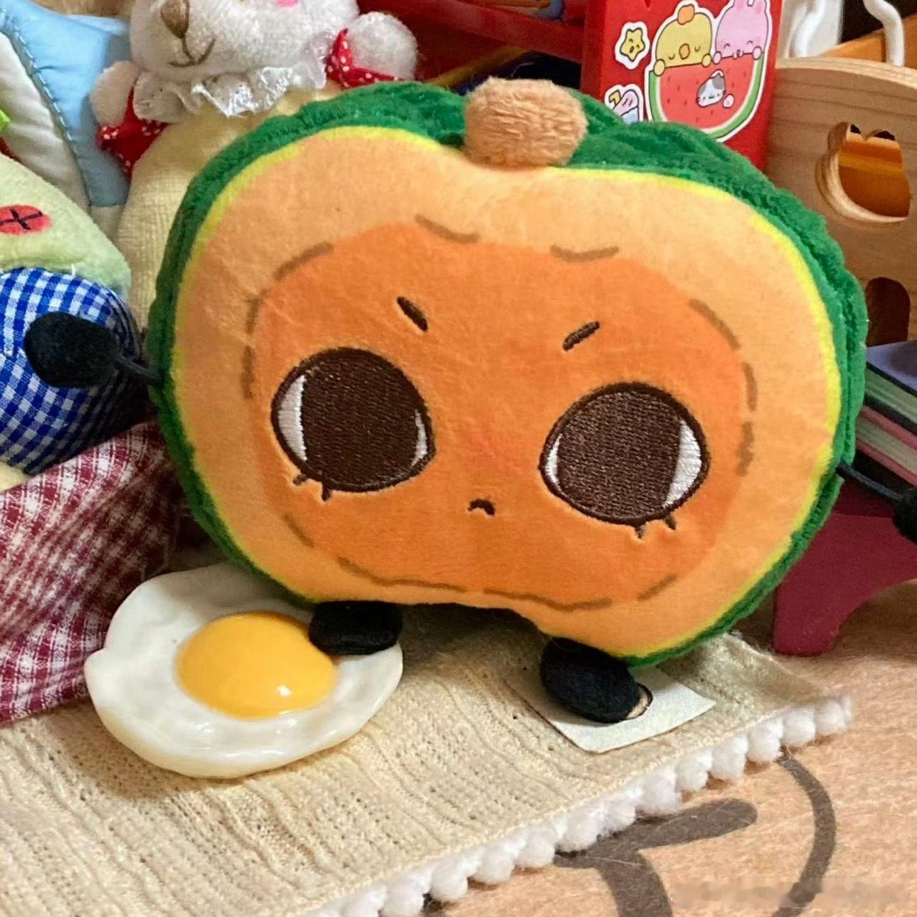 这南瓜还把🥚踩到脚下了[笑而不语][憧憬] ​​​