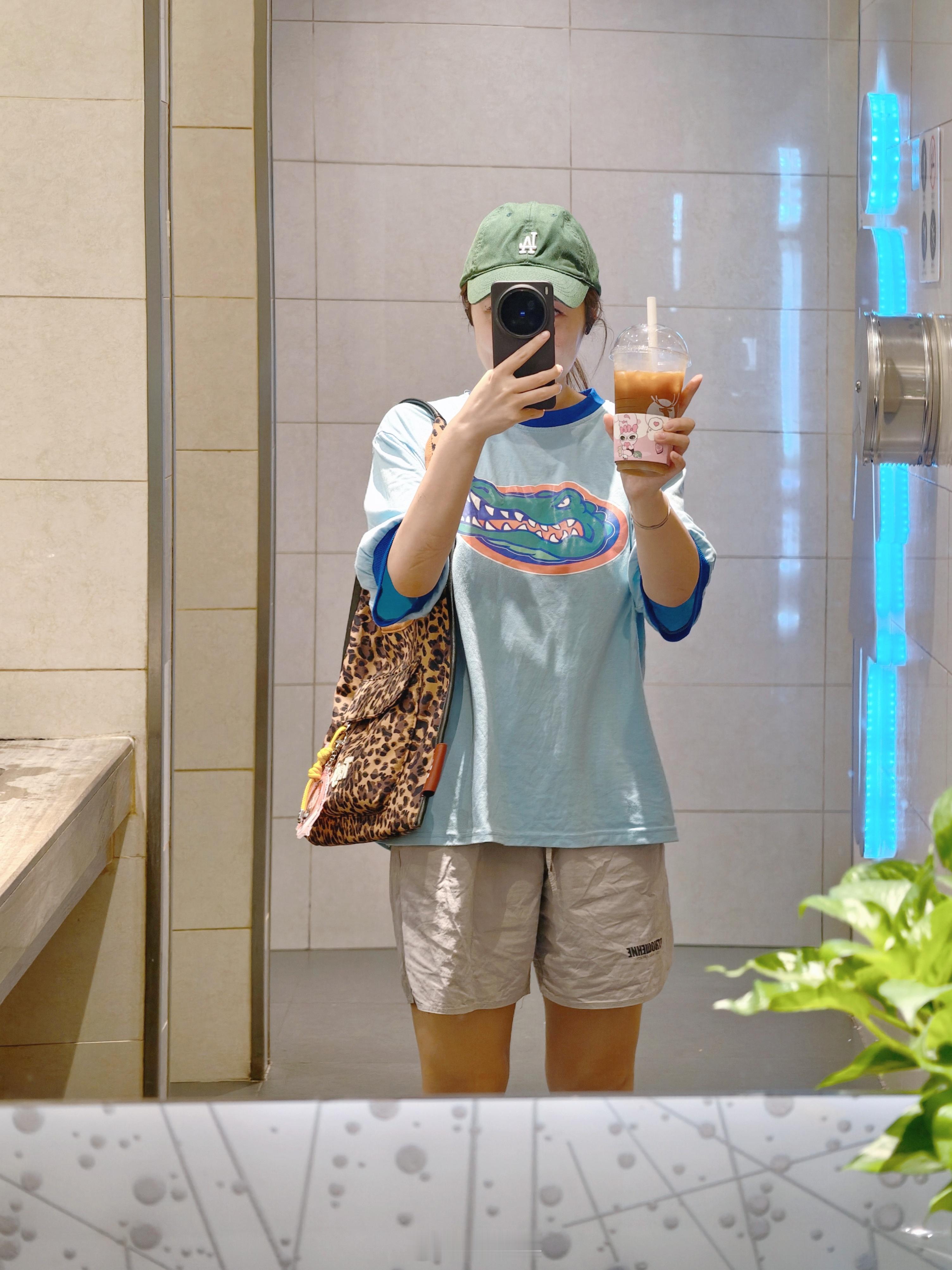乱七八糟的穿搭[奶牛猫] 然后再假装超绝不经意间露出新到手的vivo tws4降