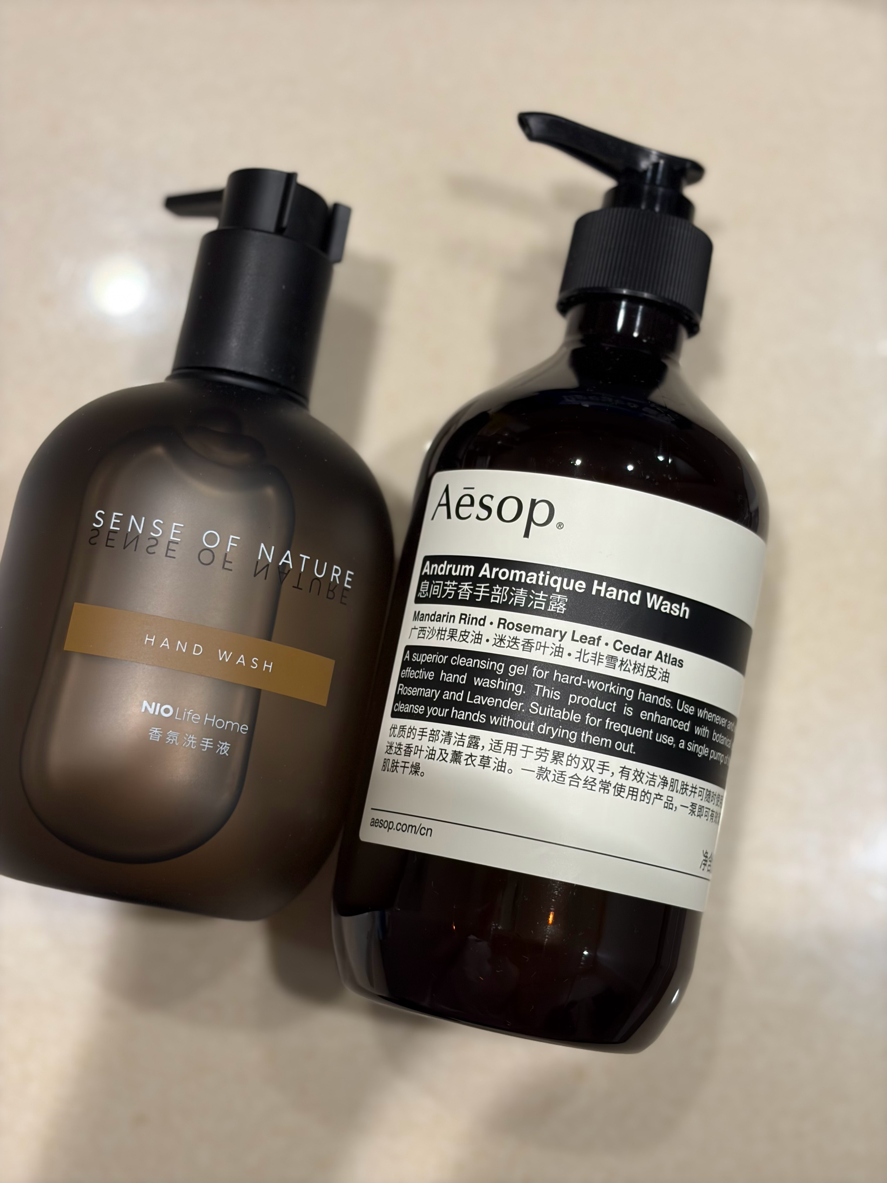 牛屋已经不用右边的洗手液了，我自己买了瓶，看看有没有比NIO Life更好用