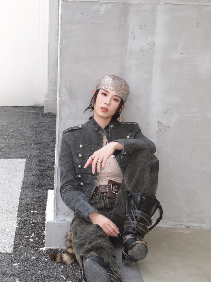 陆柯燃成都路演cha了好多歌 陆柯燃成都这场路演看完我只想说一个字，值。她cha