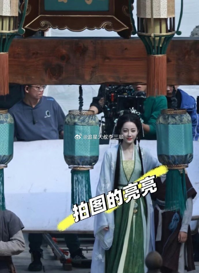 迪丽热巴《慕胥辞》绿衣造型路透，这个造型如何？[偷乐] ​​​