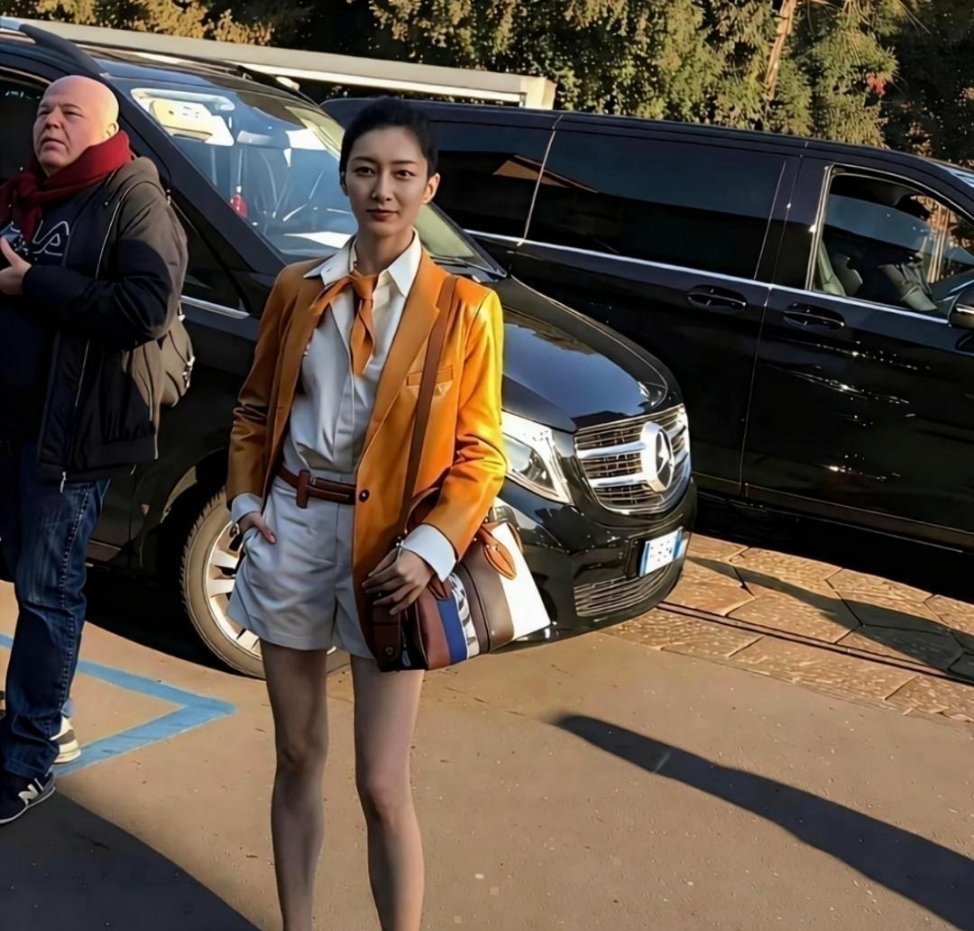 这是江疏影？怎么变成这样了，差点没认出来 ​​​