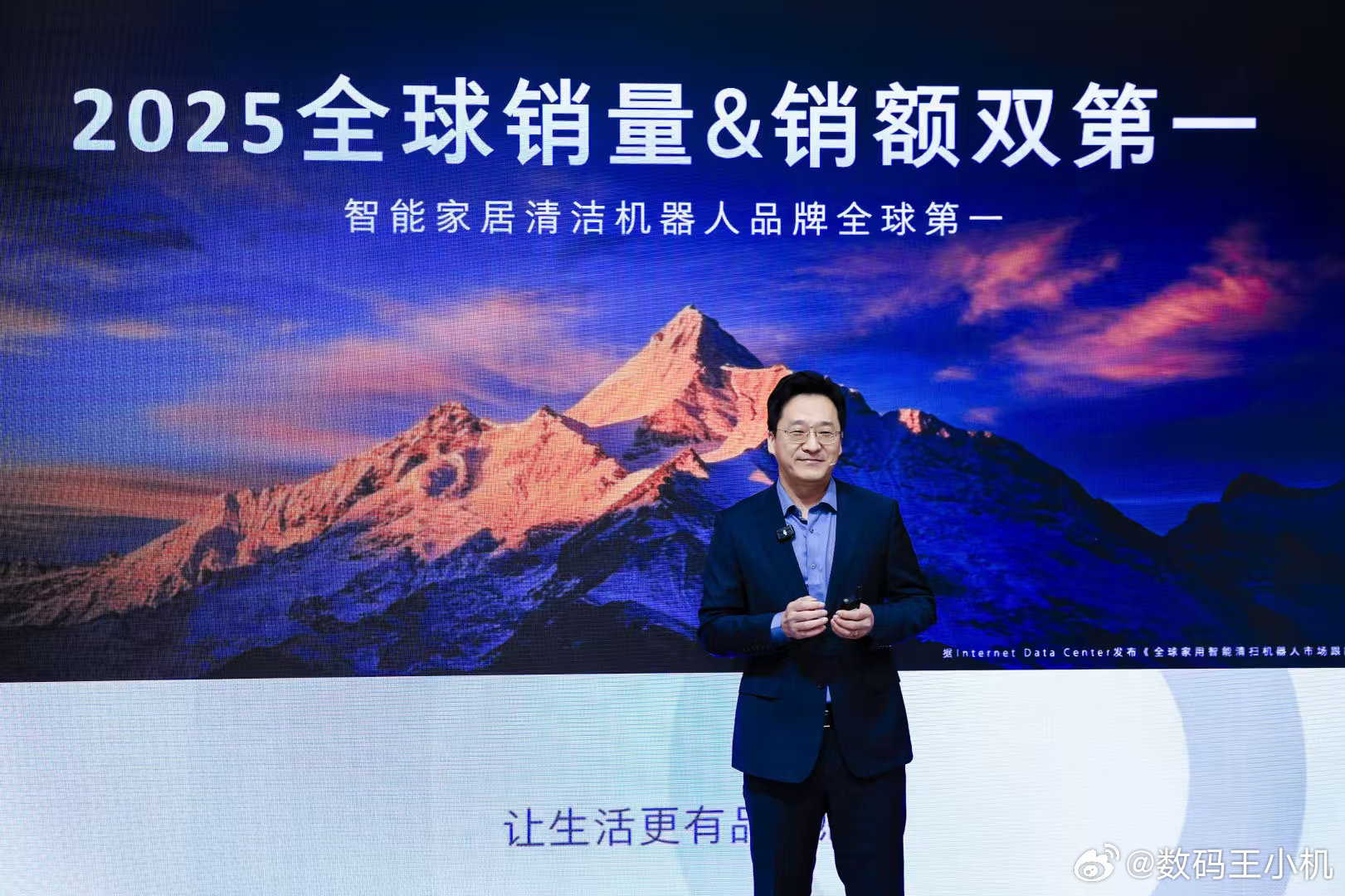 AWE现场直击 | 石头科技展台人气高涨🔥石头扫地机器人全球销量&销额双第一?