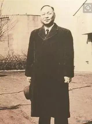 1949年蒋介石下令炸毁大陆所有工业命脉，一个国民党高官却阳奉阴违，他保下的上千