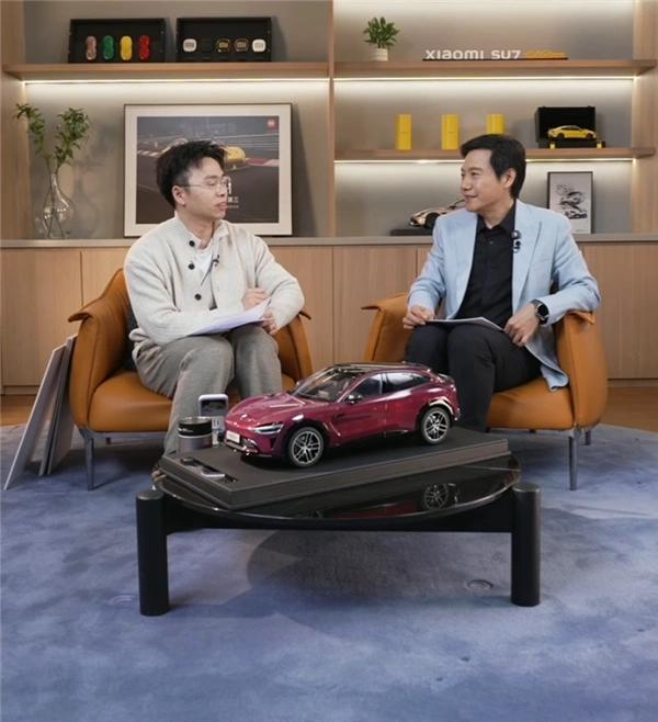 内容：2月10日晚，小米集团创始人、董事长兼CEO雷军开启小年夜直播。雷军在介绍