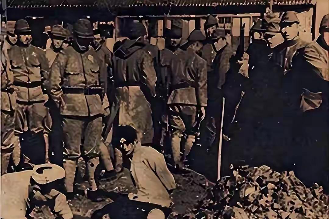 南京城破那会儿，外国记者几乎全走了。可《纽约时报》的弗兰克·德丁没走，他留在了城