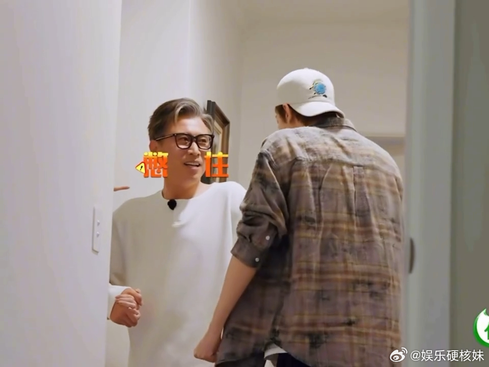 林一王玉雯笑成这样已经是痛苦了李乃文林一王玉雯三进三出可是我们这一组除了进不去厨