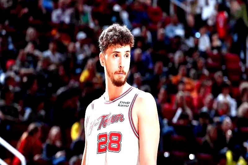 申京这数据简直是“天神下凡”，31分14助攻还能送出5个大帽，结果火箭还是输了？