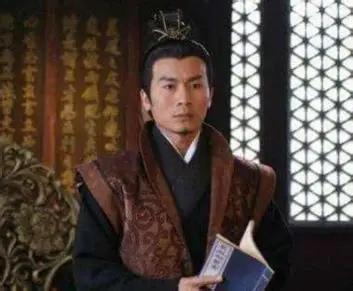 950年冬天，汴梁城破的那个下午，一个女人坐在寝宫里，听着外面越来越近的脚步声，