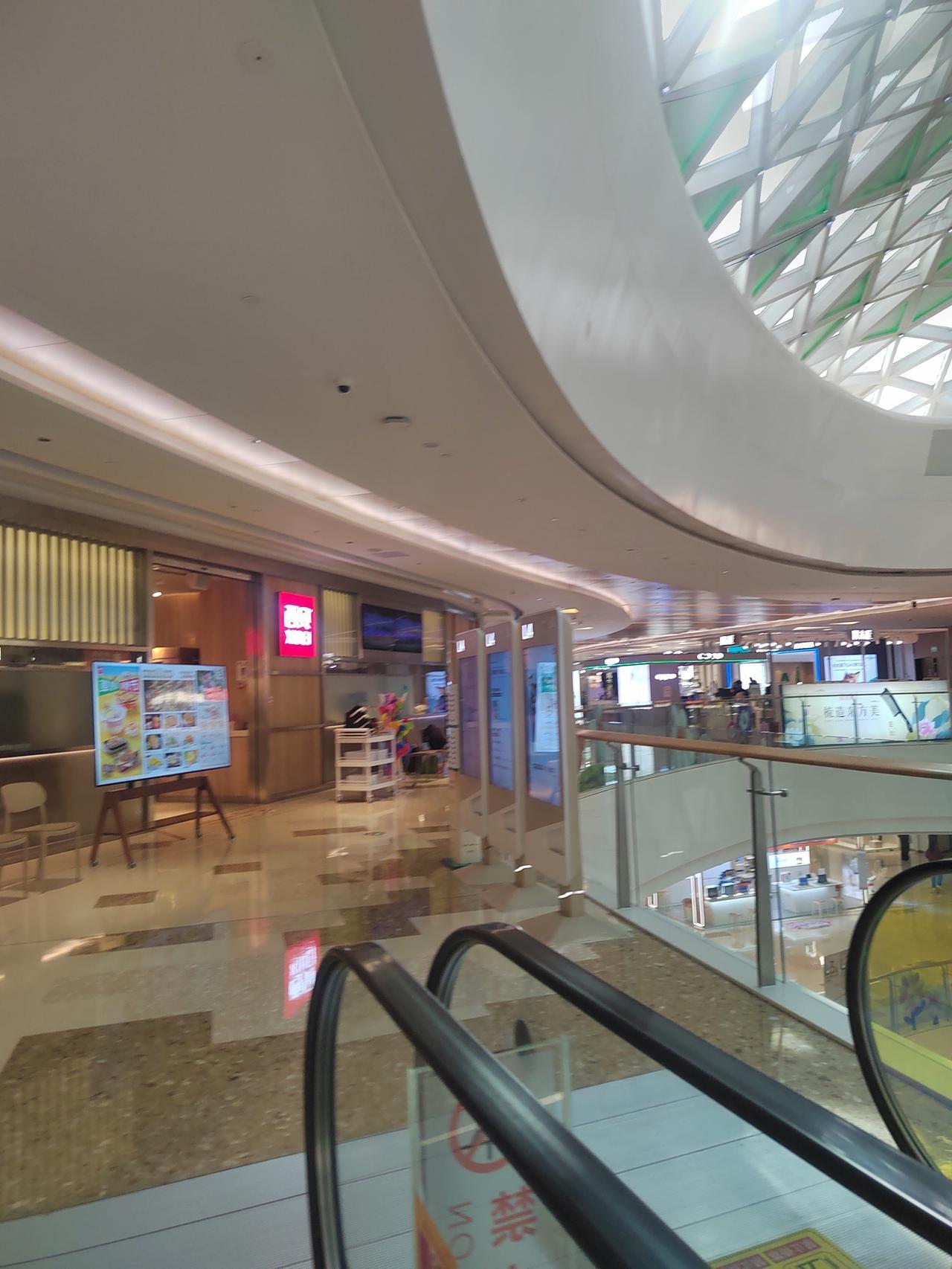 晒图笔记大赛平时都是在逛街，而如今我却在这个商场里面跑外卖。心态是截然不一样了，