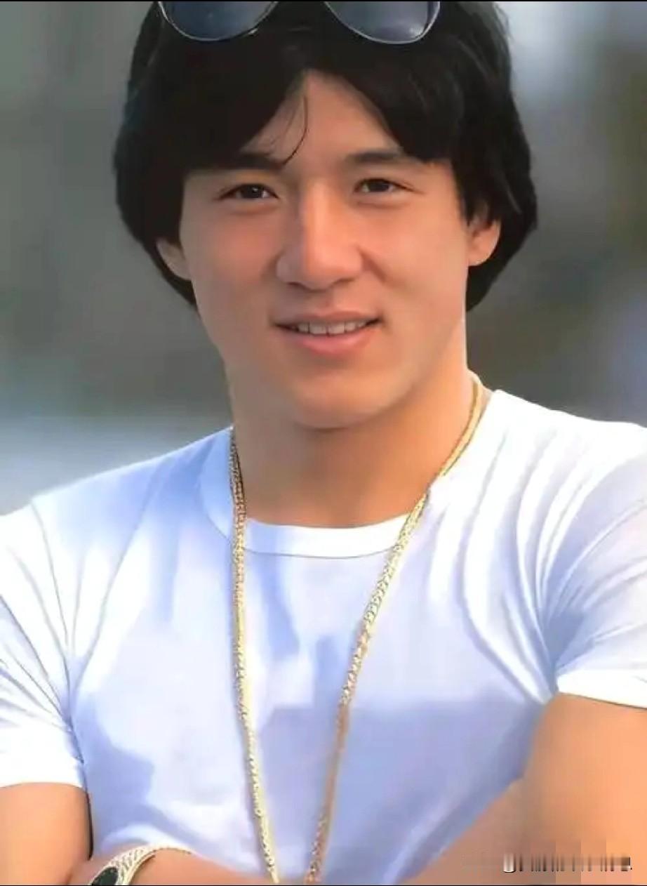 71岁的成龙，近日在镜头前，第一次承认自己有ADHD（注意力缺陷多动障碍）。
