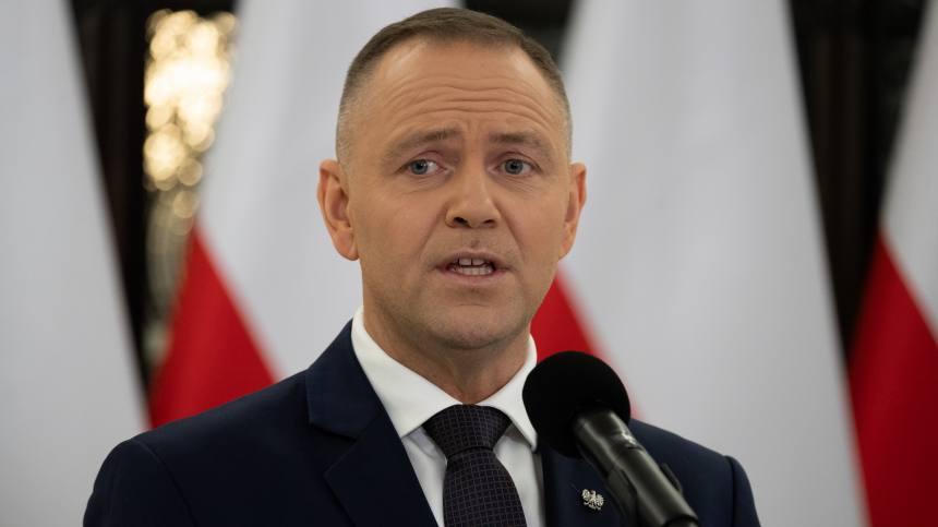 波兰总统纳夫罗茨基在华盛顿公开批评欧盟，称布鲁塞尔官僚做出违背常理的决策，正让欧