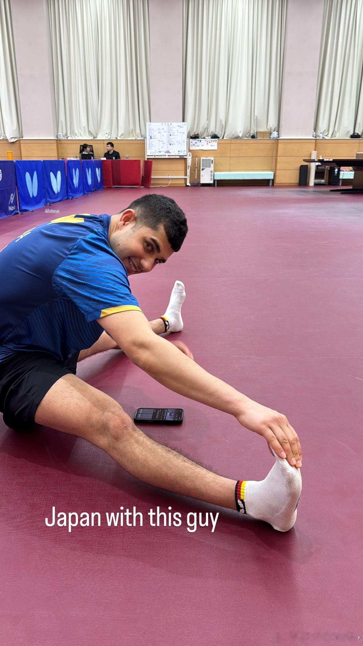 尼娜·米特兰姆、卡纳克·贾哈在日本木下的场地训练🏓 