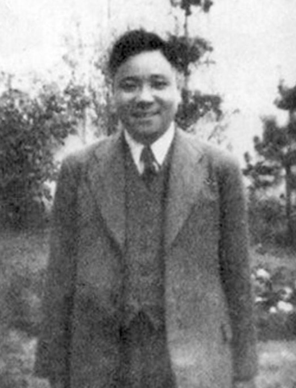 一人周旋五方势力，传奇特工袁殊，上演情报界传奇

1946年，江苏淮阴。一间朴素