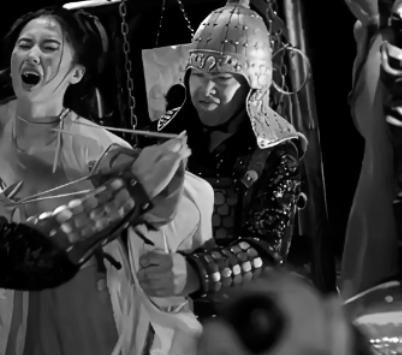 公元311年，洛阳城破，皇后羊献容被扔到了征服者刘曜的床上。这个刚屠了三万人的男