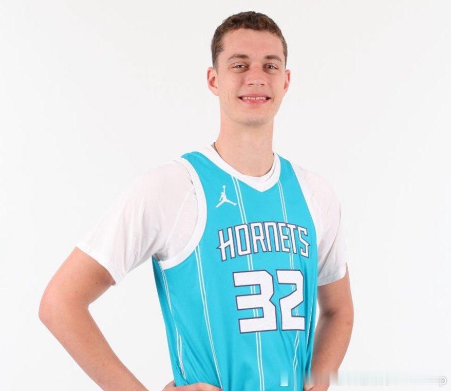 这照片拍得我差点没认出是谁[允悲]2025nba选秀NBA[超话] ​​​