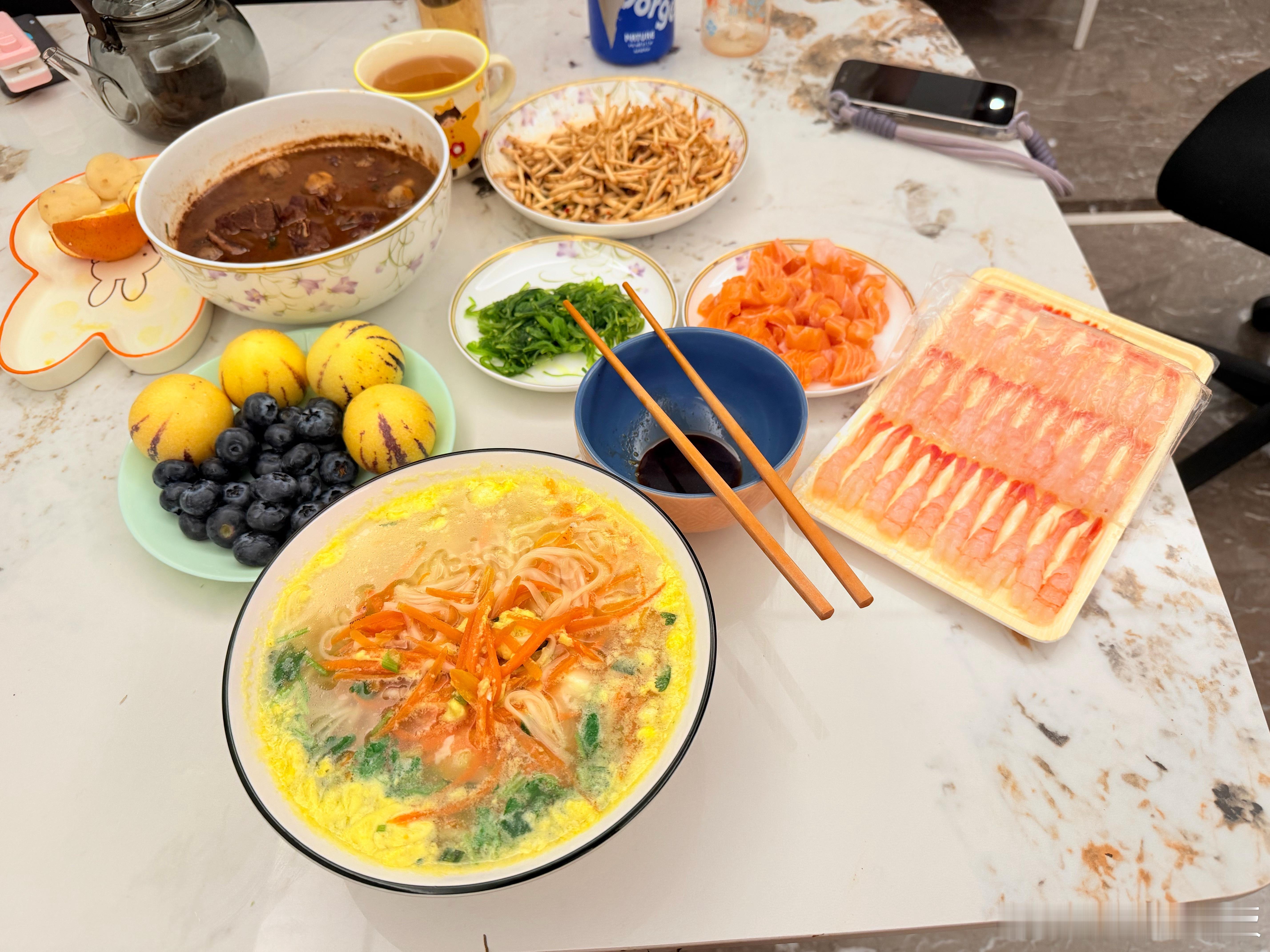 元气满满 吃完老婆这碗爱心面条 粗发牛马上班跟姚老板混一天吃9顿 杭州