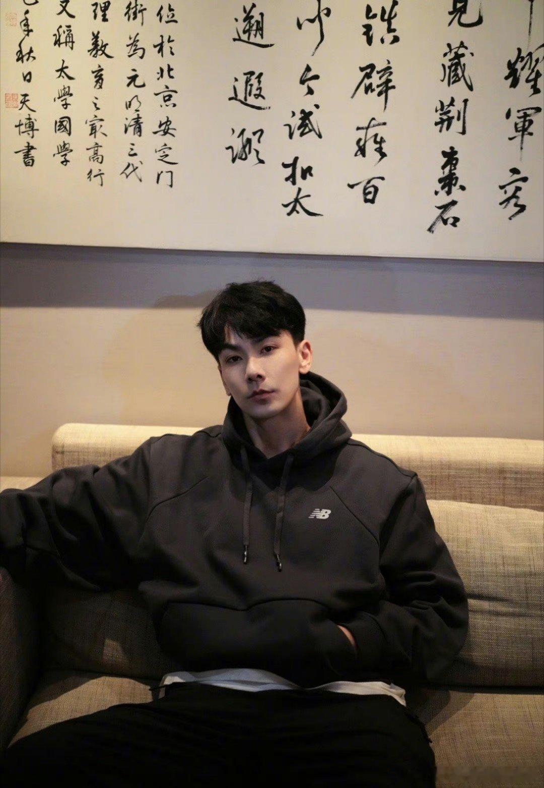 #曝戴向宇嫖娼# 戴向宇居然是陈紫函老公，陈紫函那么美，你小子真是身在福中不知福