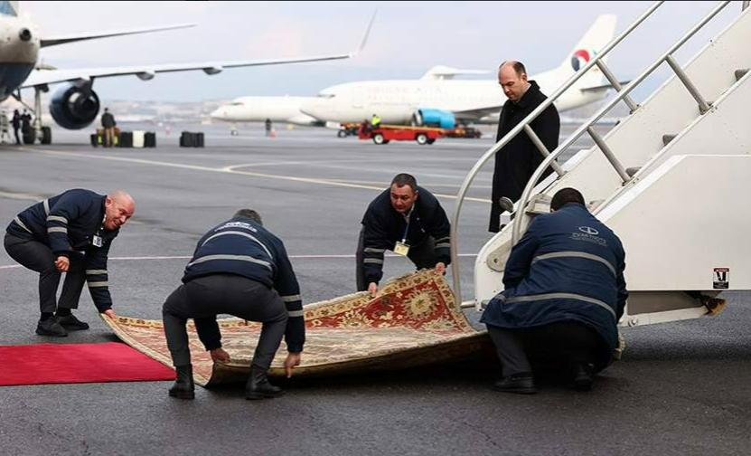 英国《卫报》在报道美国副总统万斯访问亚美尼亚时，意外注意到一个通常会被西方记者忽