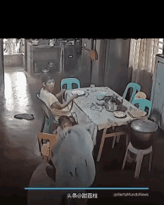 地震来临，是先救孩子还是先救老人？

如果是我，我肯定是先救孩子。
孩子抱起就能