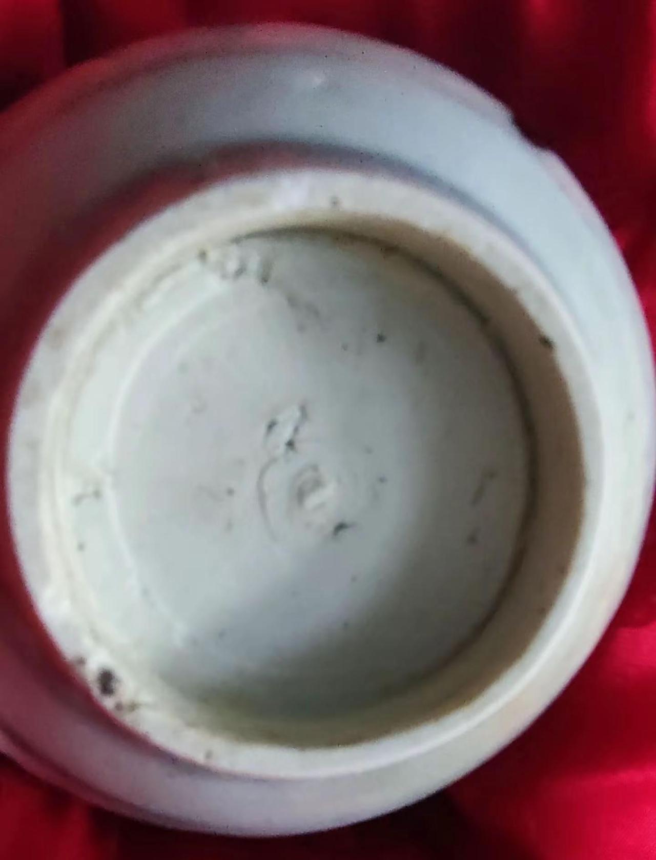 这是明代早期瓷器糯米胎的样子。明清瓷器底款 古瓷老瓷 瓷器底款