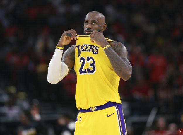 美媒Stat Defender统计了联盟历史季后赛连续首发次数最长的10位球员，