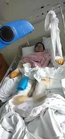 太惨了！广东佛山，32岁女店员只因拒绝41岁陌生男乘客的疯狂追求，惨遭对方连捅数