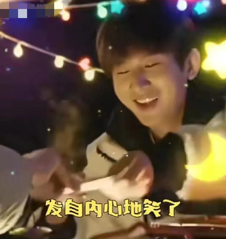 成毅引发热议！
9月29日，成毅突然引发了热议，只因为他在节目中给朋友分烤糍粑的