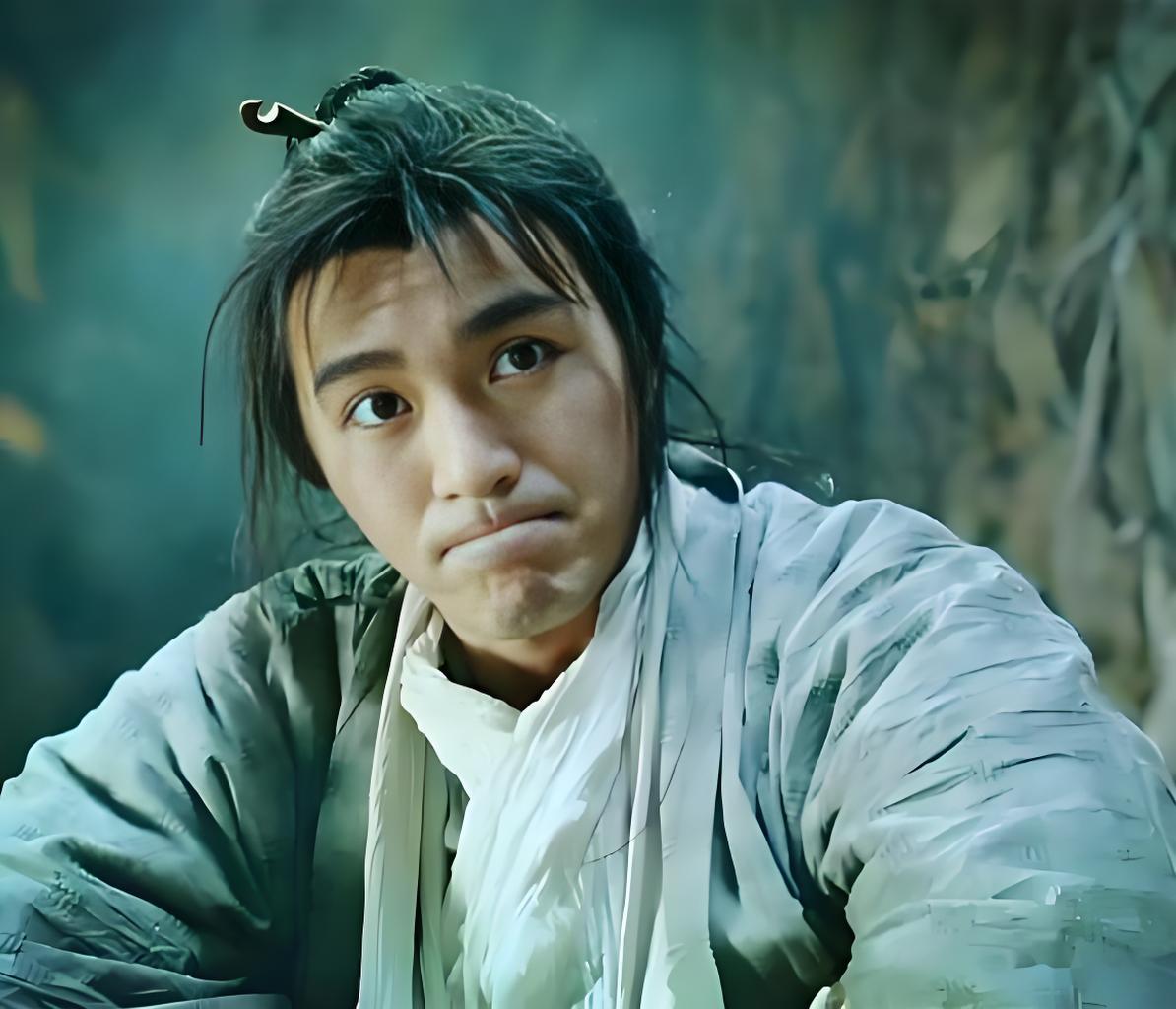 一个跑龙套的，垄断了整个香港！

1992年，香港票房前十，周星驰占了七个。
