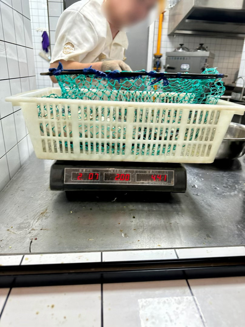 济南一门店被指切走顾客鱼腹肉 的行为实属掩耳盗铃，常吃鱼或会烧鱼的人一眼能看出。