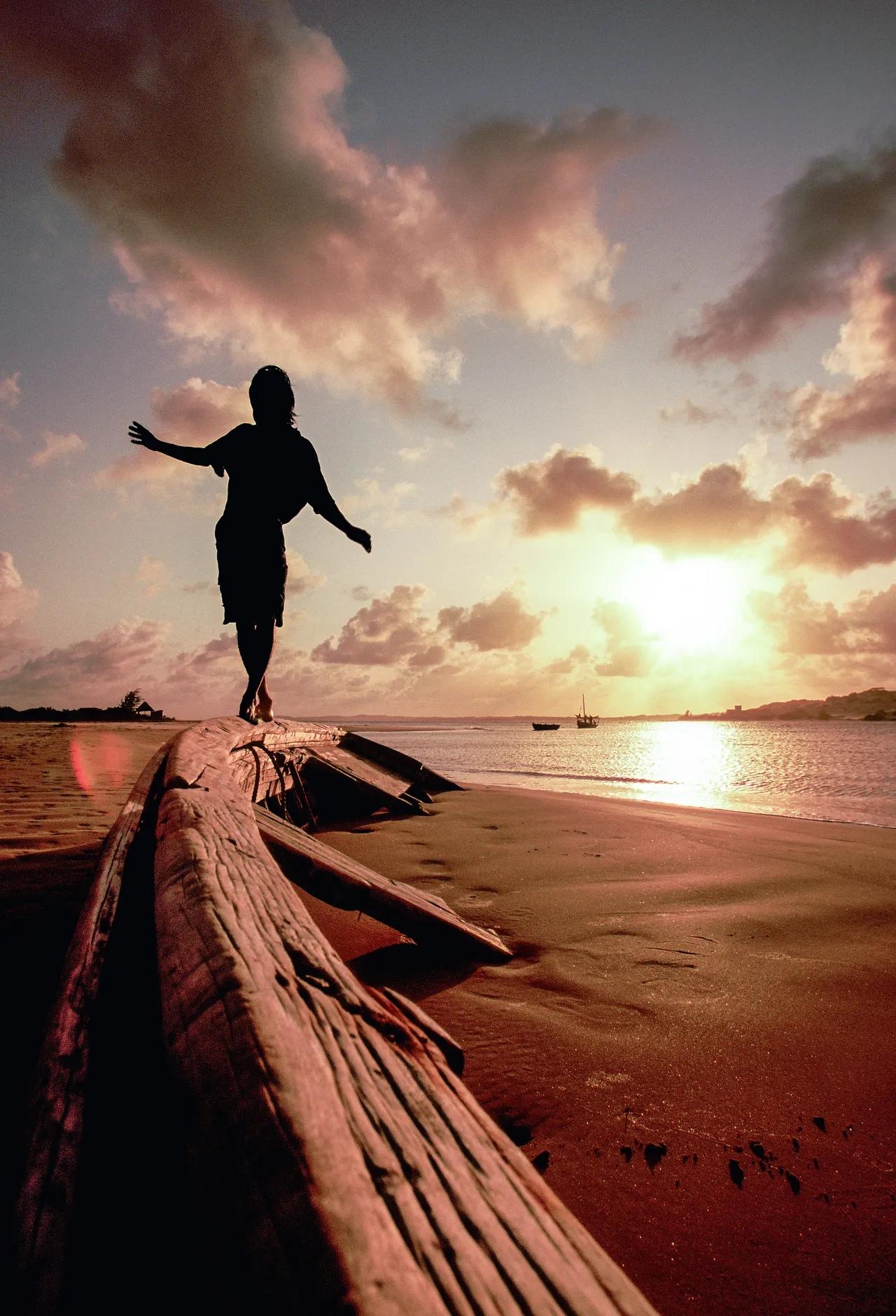 快乐生活的三大原则：不奢望，不勉强，不追究。

1.不奢望

不要拿你的短处和别