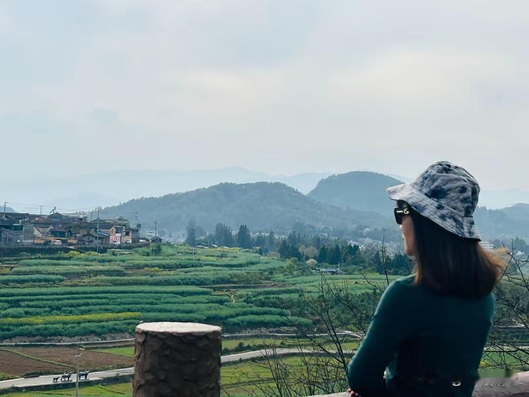 生肖蛇这辈子最爱的人，往往是自己。蛇通常心思细腻、聪明冷静，很清楚自己想要什么。