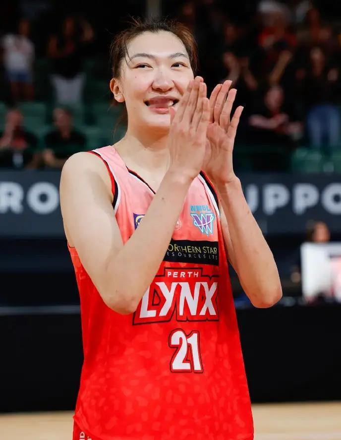 摧枯拉朽、中国女篮打出最强阵地战！
没办法，长冲短吊，内外结合，出手即中，根本没